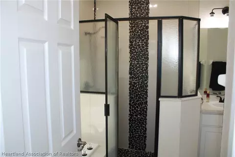 Bath - 4422 Whiting Dr, Sebring, FL 33870 photo 4 of 11