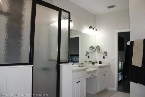 Bath - 4422 Whiting Dr, Sebring, FL 33870 photo 8 of 11