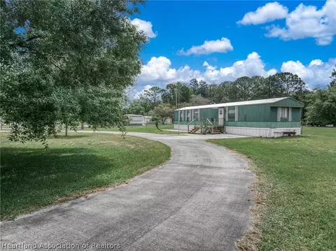2041 Gardner Dr, Lorida, FL 33857 photo 3