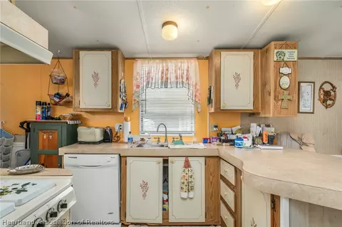 2041 Gardner Dr, Lorida, FL 33857 photo 15