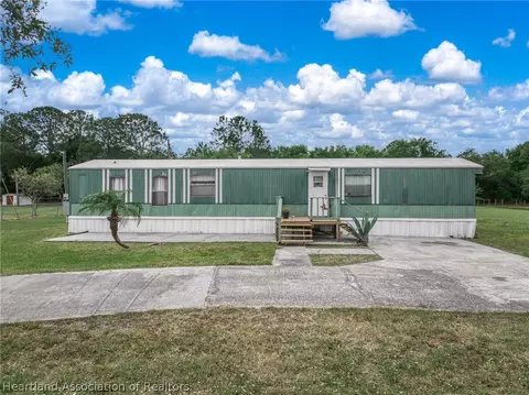 2041 Gardner Dr, Lorida, FL 33857 photo 2