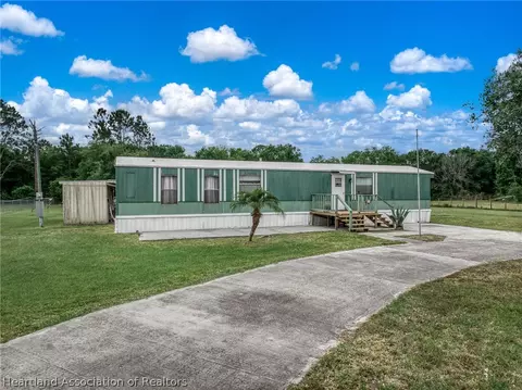 2041 Gardner Dr, Lorida, FL 33857