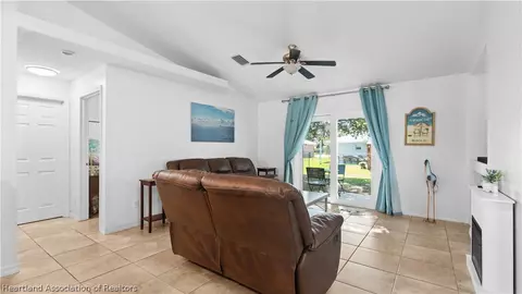 Bedroom - 919 SE 38th Ave, Okeechobee, FL 34974 photo 1 of 4