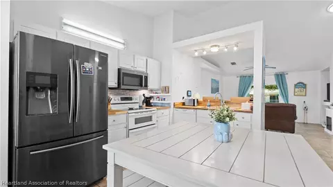 Kitchen - 919 SE 38th Ave, Okeechobee, FL 34974 photo 1 of 1