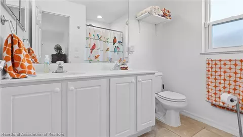 Bath - 919 SE 38th Ave, Okeechobee, FL 34974 photo 2 of 2