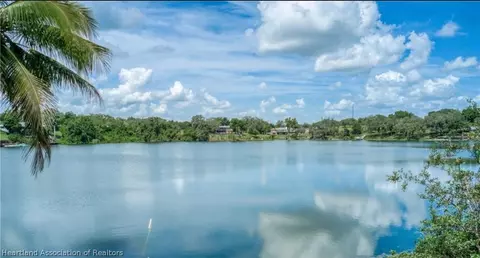 517 Lake Blue Apt 8 Dr, Lake Placid, FL 33852