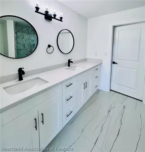 Bath - 459 Thiseldo Ln, Sebring, FL 33875 photo 1 of 7