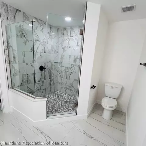 Bath - 459 Thiseldo Ln, Sebring, FL 33875 photo 4 of 7