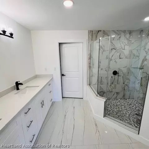 Bath - 459 Thiseldo Ln, Sebring, FL 33875 photo 2 of 7