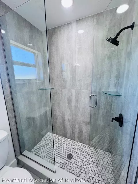Bath - 459 Thiseldo Ln, Sebring, FL 33875 photo 6 of 7