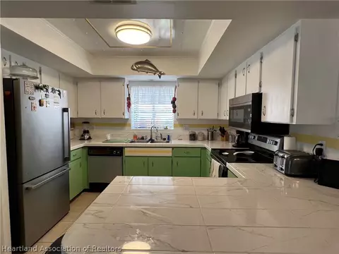 Kitchen - 4111 Thompson Ave, Sebring, FL 33875 photo 2 of 2