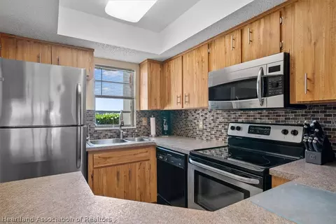 3641 Edgewater Dr, Sebring, FL 33872 photo 2