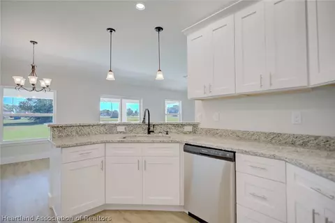Kitchen - 1917 Iris Ave, Sebring, FL 33875 photo 4 of 8