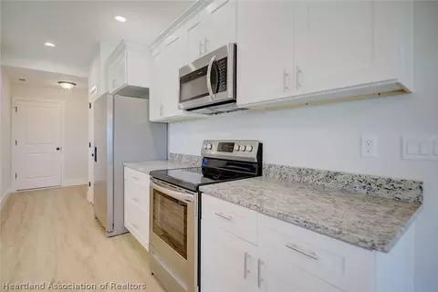 Kitchen - 1917 Iris Ave, Sebring, FL 33875 photo 3 of 8