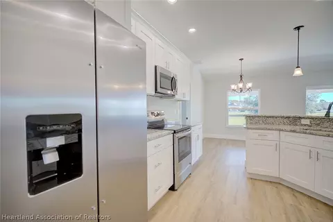 Kitchen - 1917 Iris Ave, Sebring, FL 33875 photo 5 of 8