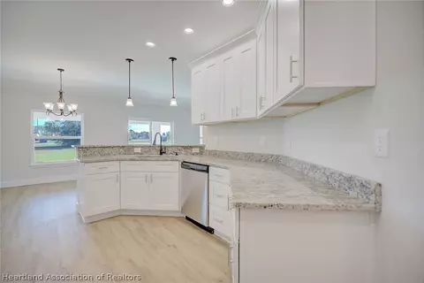 Kitchen - 1917 Iris Ave, Sebring, FL 33875 photo 6 of 8