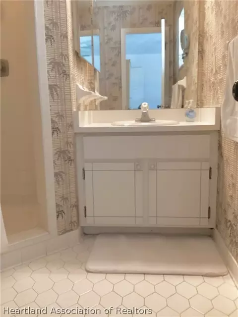 Bath - 3711 Edgewater Dr, Sebring, FL 33872 photo 3 of 3