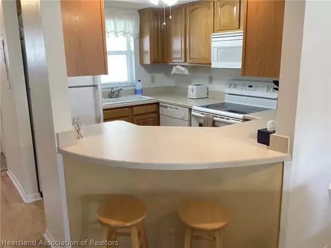 Kitchen - 3711 Edgewater Dr, Sebring, FL 33872 photo 2 of 2