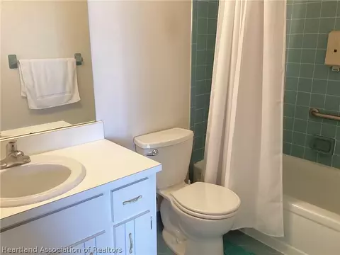 Bath - 3711 Edgewater Dr, Sebring, FL 33872 photo 1 of 3