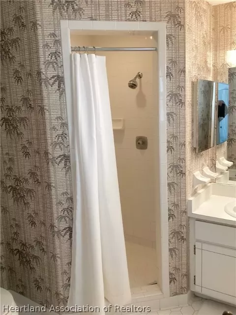 Bath - 3711 Edgewater Dr, Sebring, FL 33872 photo 2 of 3