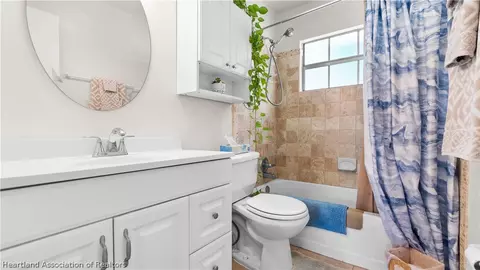 Bath - 4371 SE 49th Ct, Okeechobee, FL 34974 photo 1 of 1