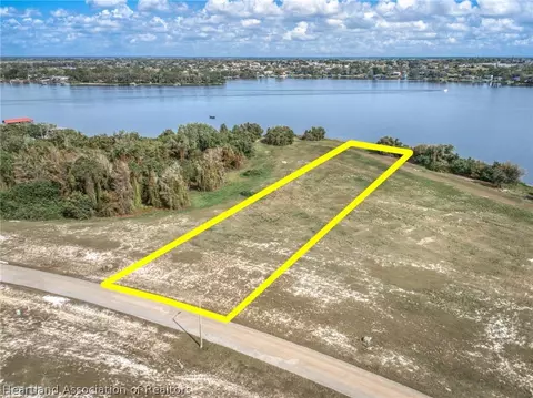 482 Sunset Pointe Dr, Lake Placid, FL 33852
