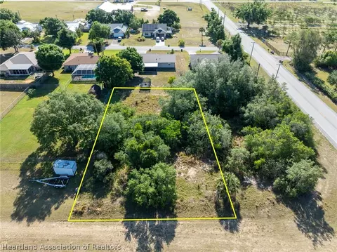 711 S Young Ave, Avon Park, FL 33825