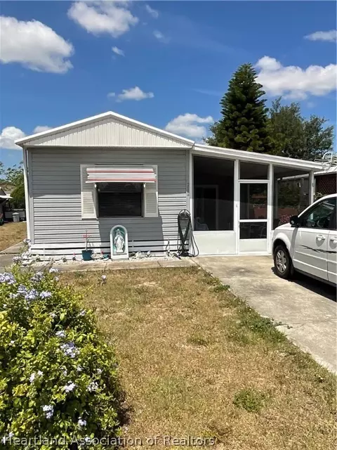 212 S Hart Ave, Avon Park, FL 33825