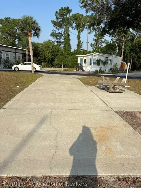 33 Beachfront Cir, Lake Placid, FL 33852
