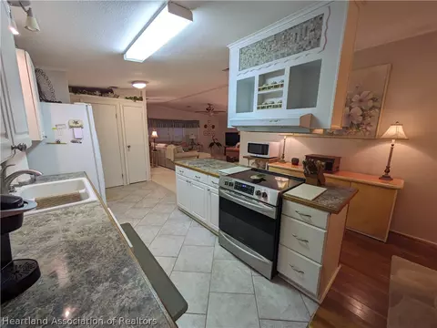 1564 St Thomas Ave, Sebring, FL 33870 photo 2
