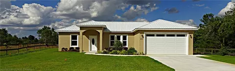 477 Lake Helen Dr, Lake Placid, FL 33852