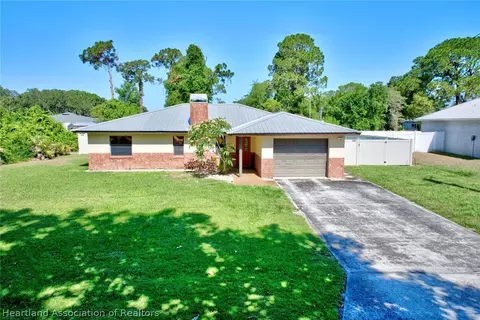215 Lark Ter, Sebring, FL 33872