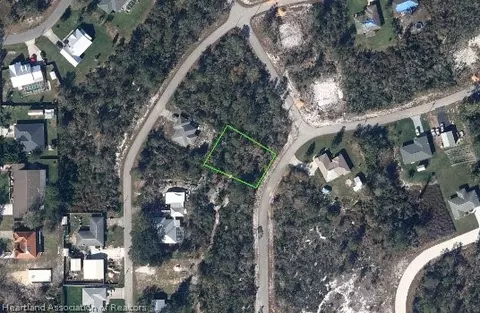437 Hoover Ave NE, Lake Placid, FL 33852
