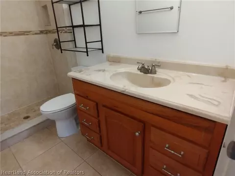 Bath - 1210 Mohican Blvd, Jupiter, FL 33458 photo 4 of 5