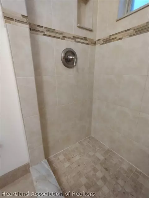 Bath - 1210 Mohican Blvd, Jupiter, FL 33458 photo 3 of 5