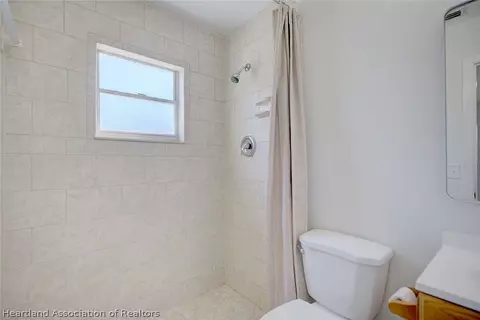 Bath - 4232 Capri St, Sebring, FL 33872 photo 2 of 3