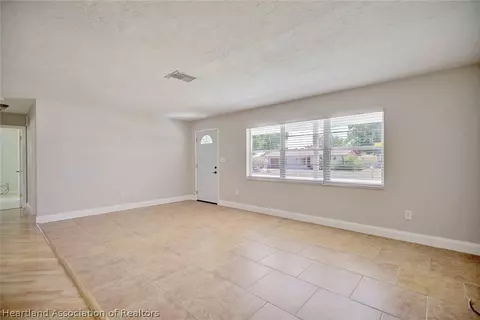 Living - 4232 Capri St, Sebring, FL 33872 photo 2 of 6