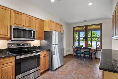 Kitchen - 2432 Pine Needle Dr, Sebring, FL 33875 photo 4 of 4