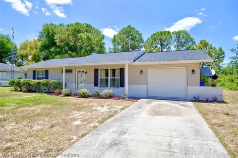 102 Boeing St NW, Lake Placid, FL 33852