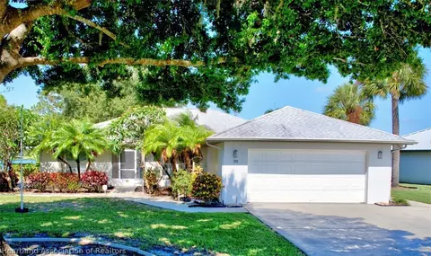 399 Lake August Dr, Lake Placid, FL 33852