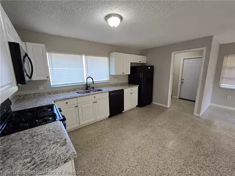 1559 Lakeshore Dr, Lorida, FL 33857 photo 5