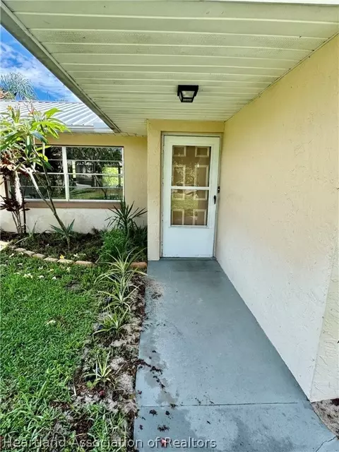 313 Robin Ave, Sebring, FL 33870 photo 3