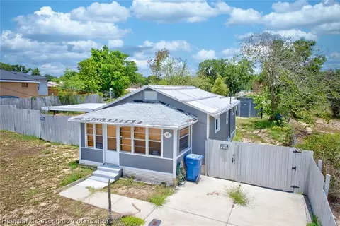 419 E 9th St, Frostproof, FL 33843