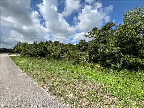 104 Star Burst Apt 6 Dr, Lake Placid, FL 33852