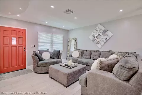 Entry Way - 3517 Dolphin Dr, Sebring, FL 33870 photo 1 of 2