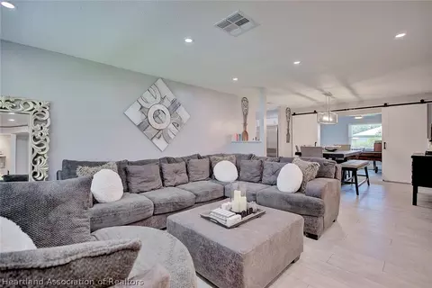 Living - 3517 Dolphin Dr, Sebring, FL 33870 photo 4 of 4