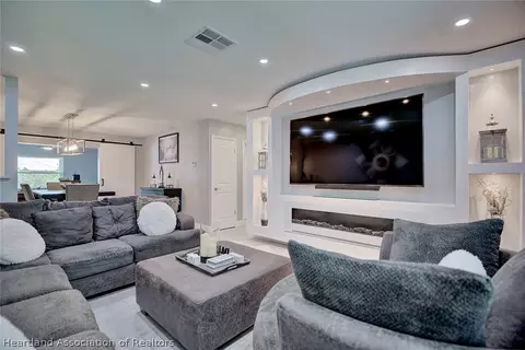 Living - 3517 Dolphin Dr, Sebring, FL 33870 photo 1 of 4