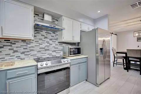 Kitchen - 3517 Dolphin Dr, Sebring, FL 33870 photo 1 of 2
