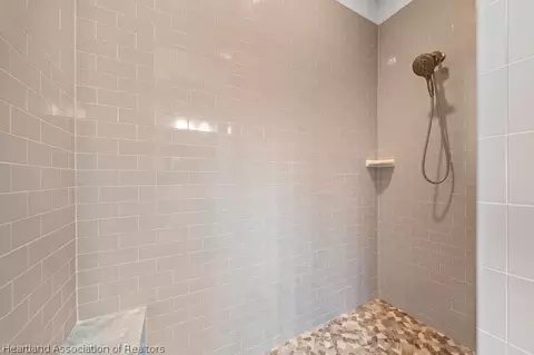 Bath - 308 Maple Ln, Sebring, FL 33876 photo 2 of 6