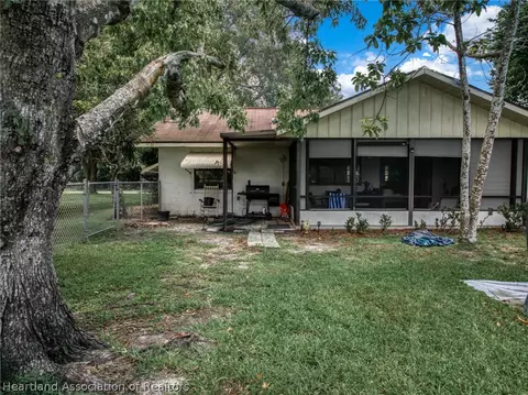 Exterior - 600 Cherry Tree Dr, Sebring, FL 33876 photo 8 of 10
